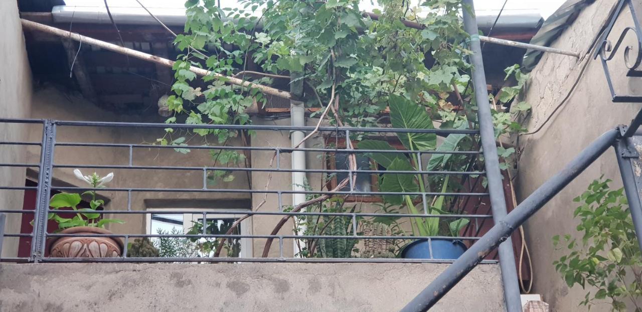 2 Santeli Turn Guest House Tbilisi Eksteriør billede